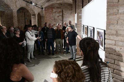 Miquel Planchart presentant les seves imatges (foto: Ajuntament de Rubí - Localpres)