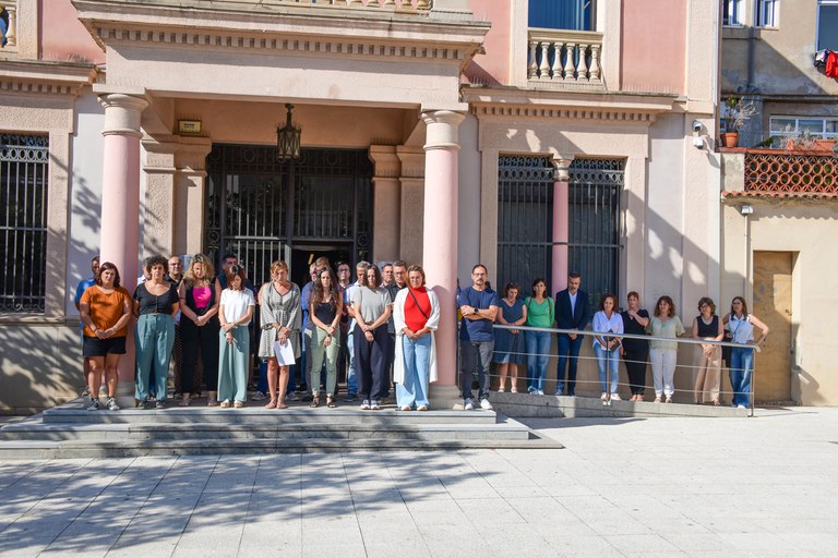 Minut de silenci per les darreres víctimes de la violència masclista (foto: Ajuntament de Rubí - Localpres)