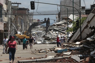 El terratrèmol, de magnitud 7,8 graus a l’escala de Richter, va sacsejar bona part de l’Equador (foto: www.larepublica.ec).