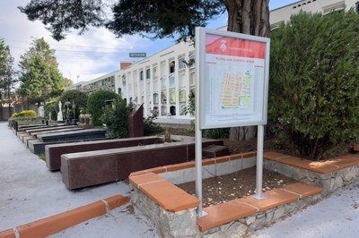 A l’entrada del cementiri s’hi ha col·locat un plànol que indica la numeració dels pavellons i les sepultures (foto: Ajuntament de Rubí – Localpres).