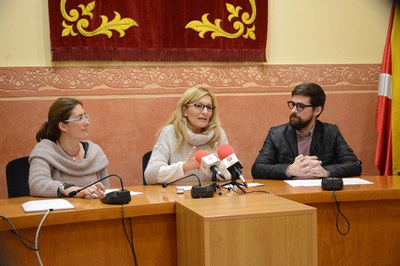 Martínez, acompanya de Mas i Rodríguez, ha presentat la proposta de pressupost de l’equip de govern als mitjans de comunicació (foto: Localpres).