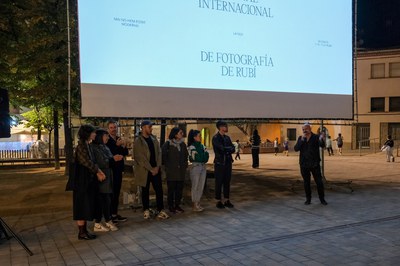 La Nit Screen de la passada edició, amb el director de La Nuu, el jurat del concurs i el regidor de Promoció i Dinamització Cultural (foto: Ajuntament de Rubí).