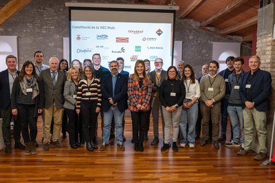 Representants de les entitats que formen la xarxa després de la seva constitució (foto: Ajuntament de Rubí - Localpres).