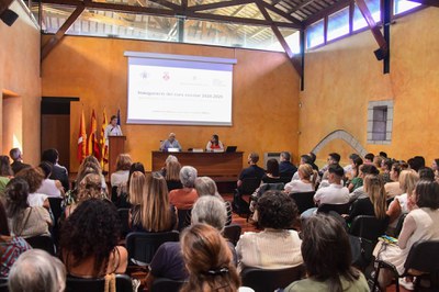 L’auditori del Castell ple durant l’acte inaugural (foto: Ajuntament de Rubí – Localpres).