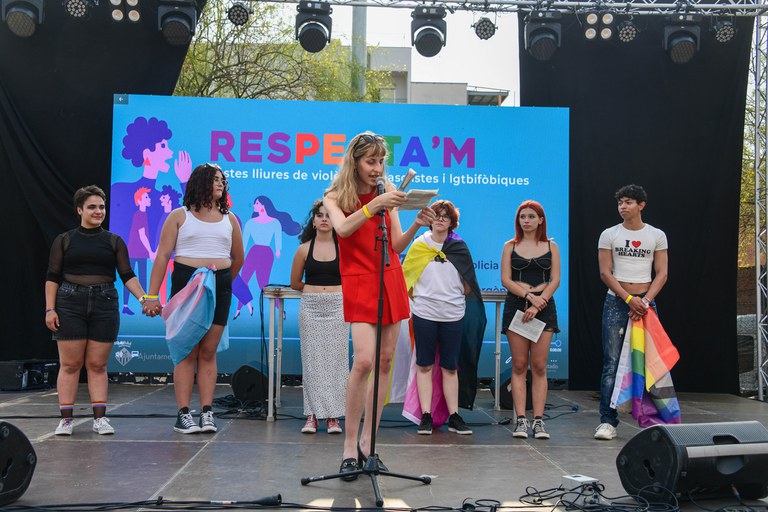 Lectura del manifest del Dia Internacional de l'Orgull LGTBI (foto: Ajuntament de Rubí - Localpres)