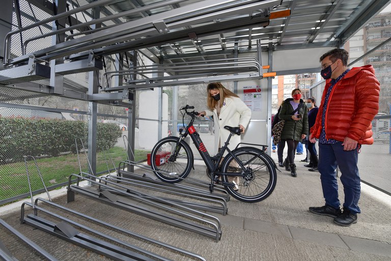 AUVASA pone en servicio la red de aparcamientos seguros para bicicletas  PARKIBICI