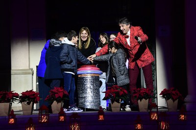 Momento del encendido (foto: Ayuntamiento de Rubí - Localpres)