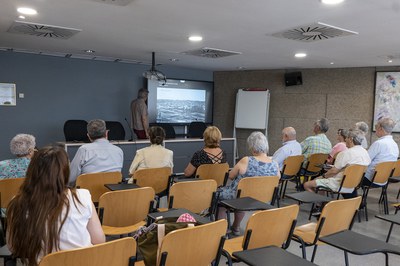 Los y las miembros del Consejo Consultivo de las Personas Mayores, durante la sesión específica sobre el POUM (foto: Ayuntamiento de Rubí – Localpres).