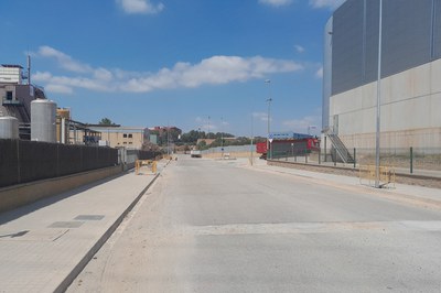 Después de ejecutar las aceras, ahora se inicia la fase de asfaltado (foto: Ayuntamiento de Rubí).