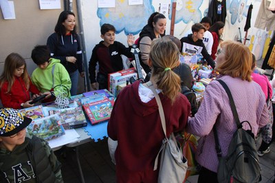 Durante el Refira’t, la ciudadanía ha podido participar en un mercado de 2ª mano (foto: Ayuntamiento de Rubí).